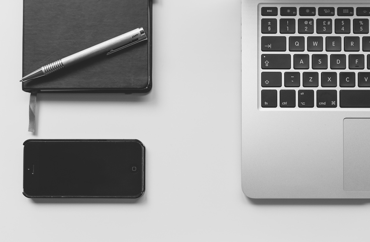 macbook-924824_1280